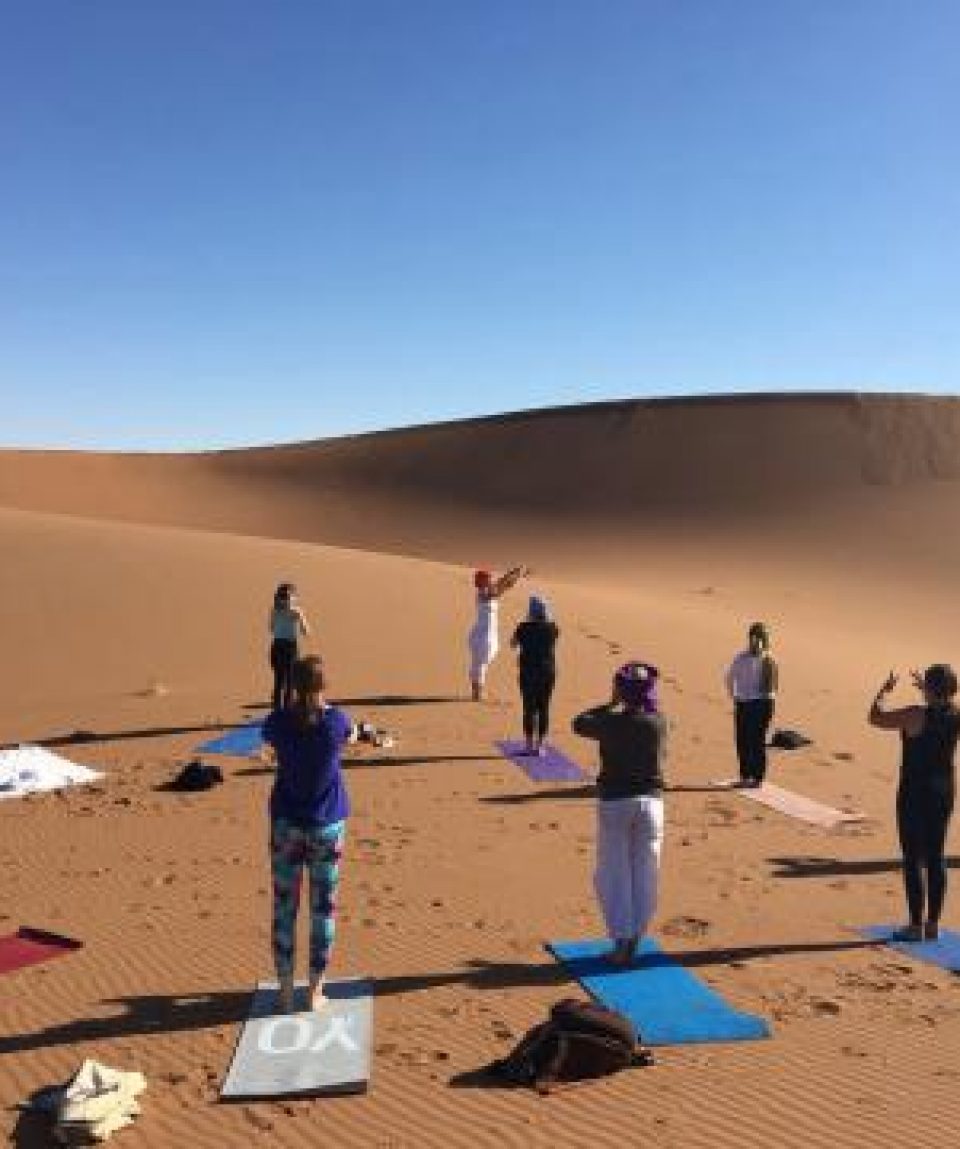 Yoga méditation randonnee desert Maroc